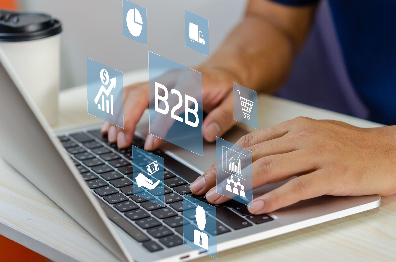 Foto de mãos digitando em um teclado de notebook, com ícones flutuantes indicando operações B2B e B2C.